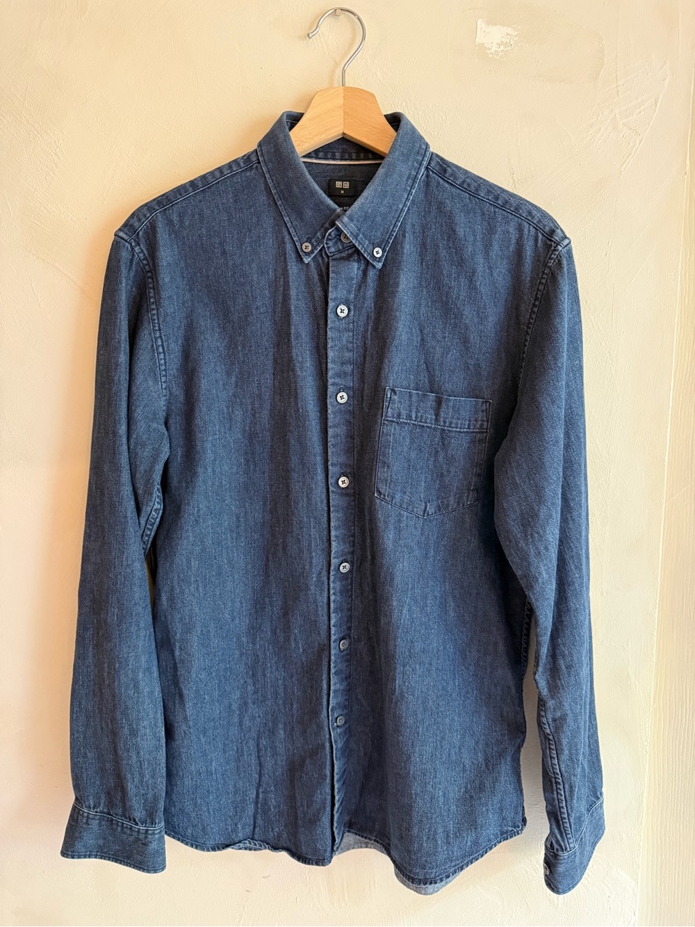 Uniqlo | Slim Fit | Denim Chambray Button Down Shirt | Men’s Size M